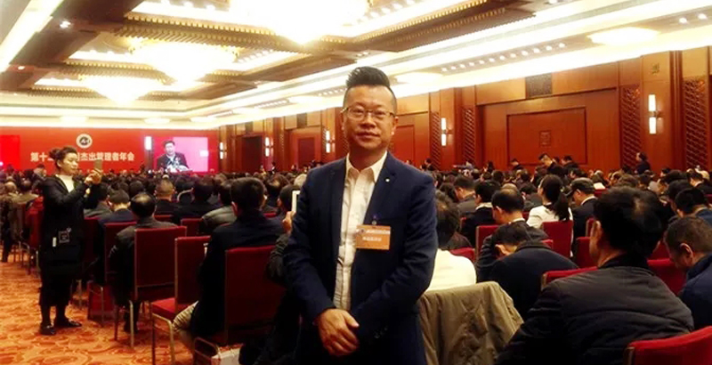 缤纷鸟美术教育荣获第十二届中国杰出管理者年会两项殊荣